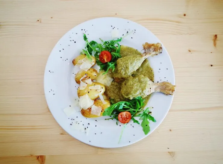 chicken thigh nutrition

